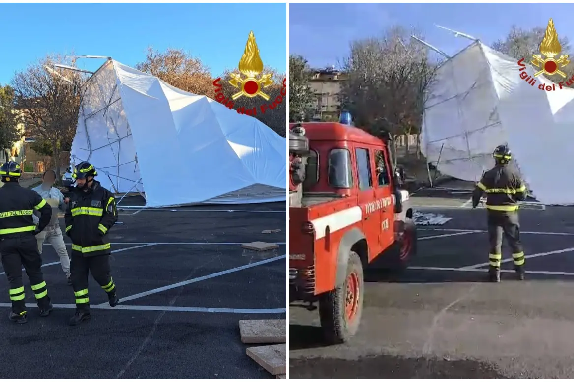 La tensostruttura crollata a Trinità d'Agultu (foto Vigili del fuoco)