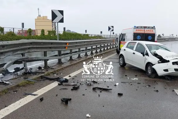 Schianto sulla 195 (foto Polizia Locale Cagliari)