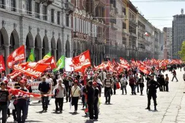 Il corteo della Cgil a Cagliari (Simona Arthemalle)