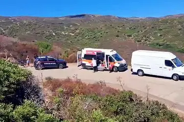 Auto si ribalta all'Asinara, due ragazze ferite: l'intervento dell'elisoccorso