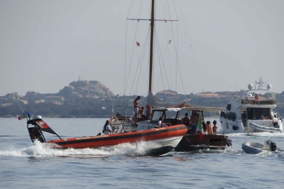 Noleggi abusivi nel diporto nautico, sanzioni a La Maddalena