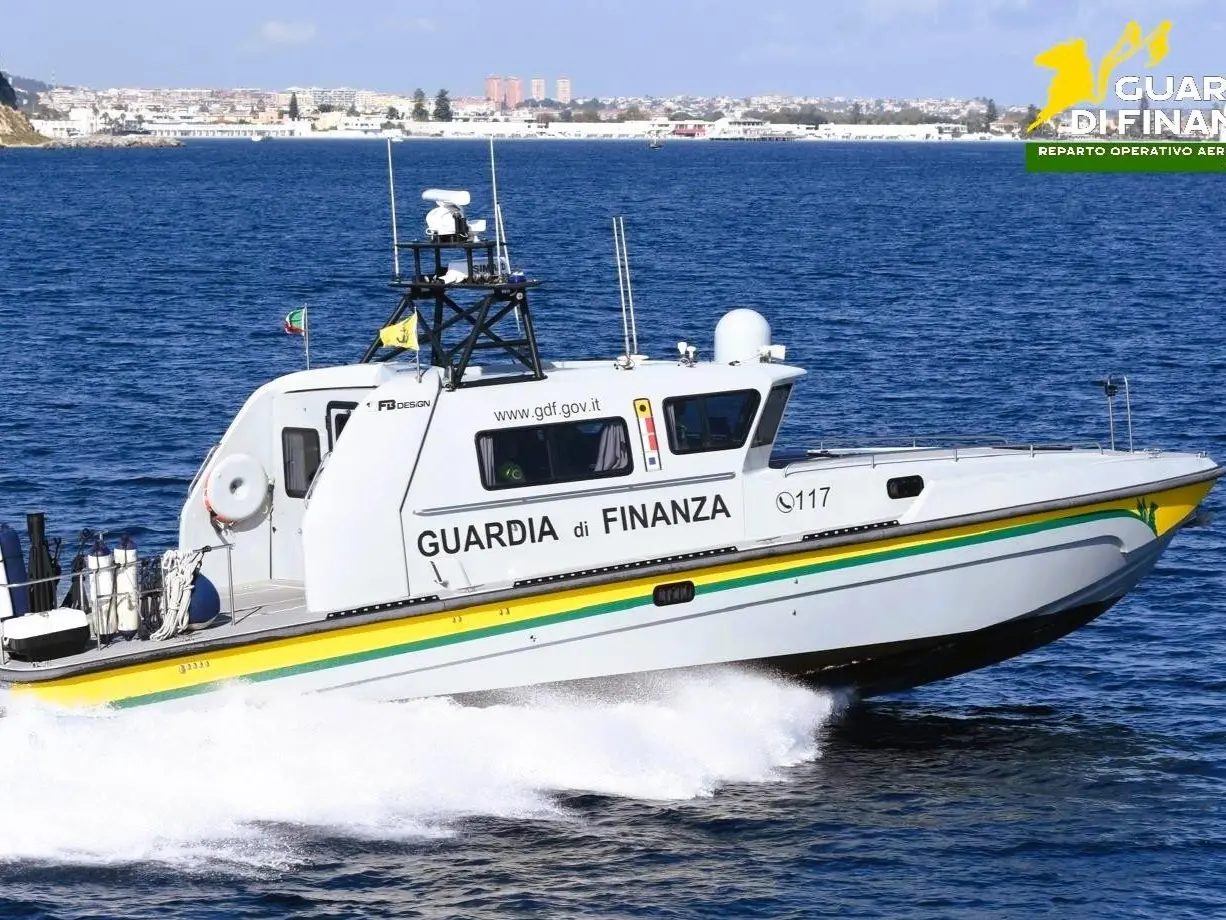 Una motovedetta della Guardia di Finanza