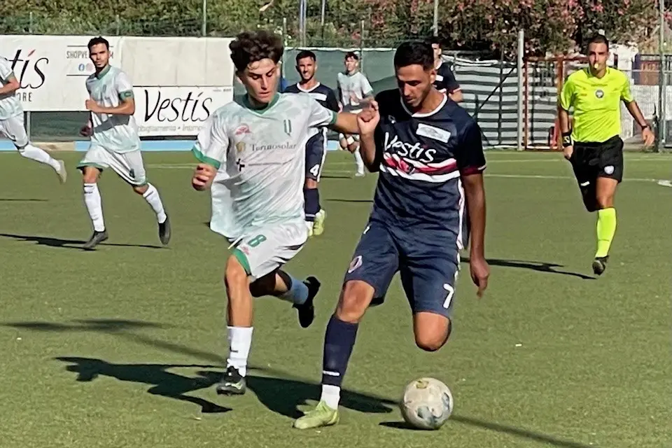 Matteo Argiolas della Ferrini (a destra) e Federico Baldussi del Sant'Elena nella partita di andata di Coppa Italia Eccellenza (foto Spignesi)