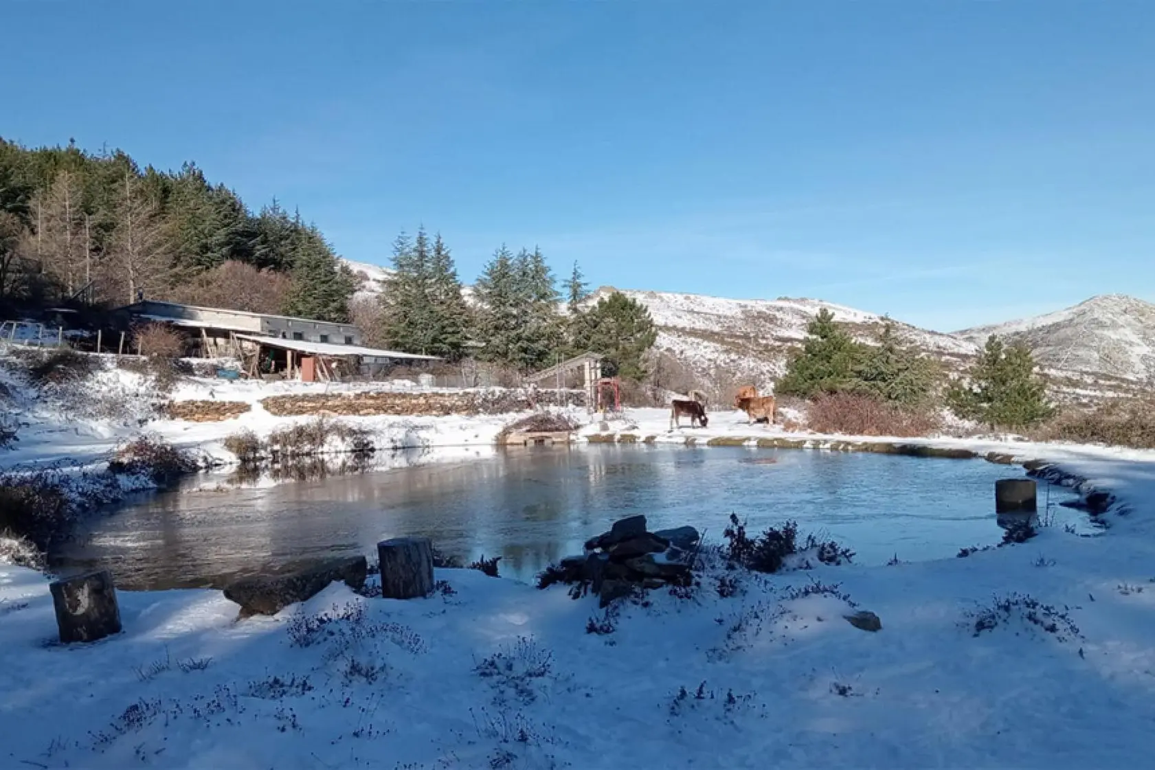 La neve sul massiccio del Gennargentu (Ansa/Tore Moro)