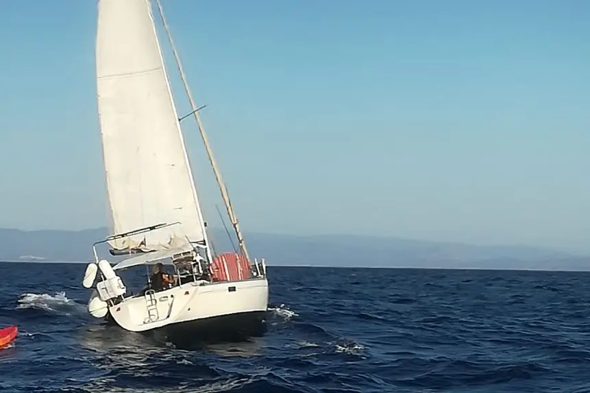 Barche a vela latina a Stintino (foto Pala)