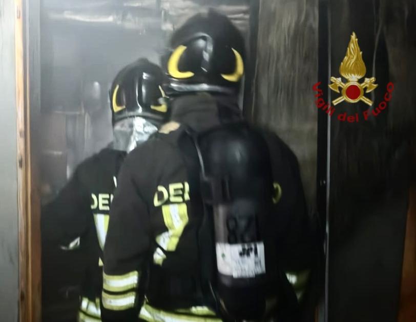 Cagliari, incendio in cantina nel quartiere Sant’Elia