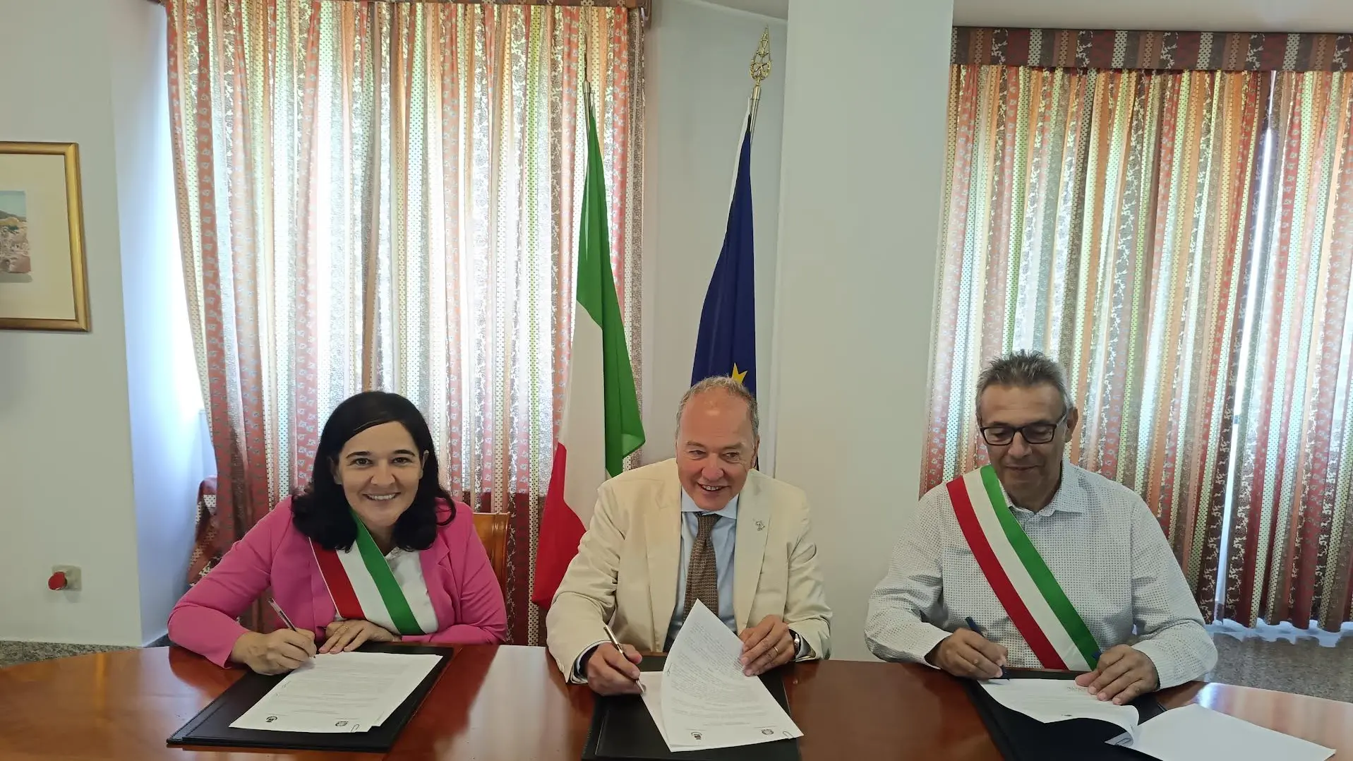 https://immagini.unionesarda.it/version/c:NDg2YmVlMGItMzBmNC00:YzY1YzI5MzUtNjhkOS00/image.webp?f=16:9