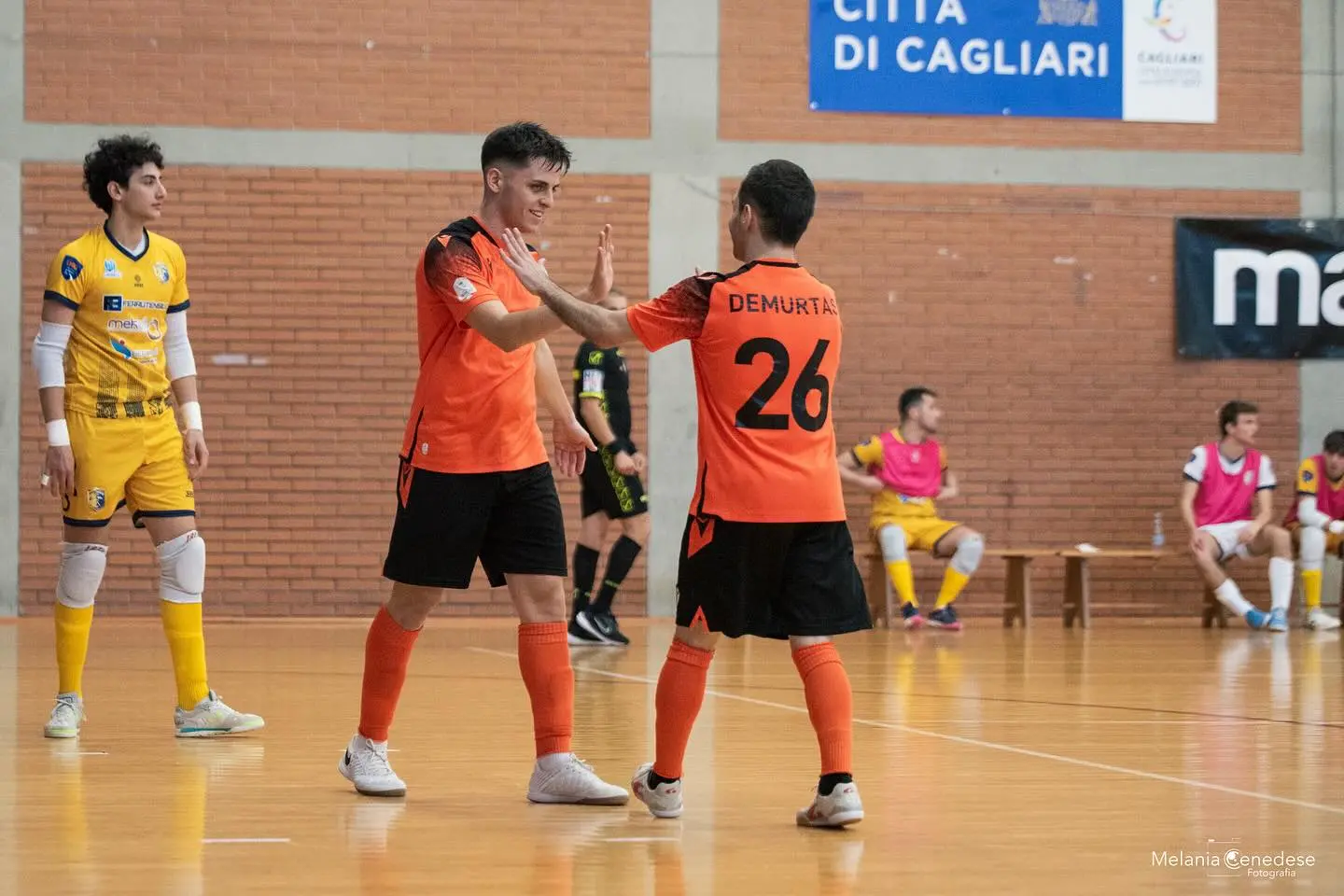 Riccardo Siddi e Diego Demurtas della Leonardo, entrambi in gol nell'andata contro la CDM Futsal (foto di Melania Cenedese)