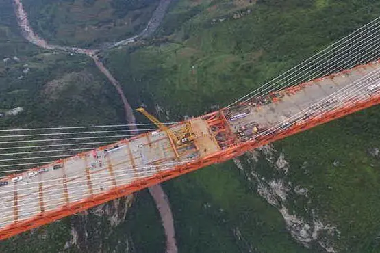Cina, ecco il ponte più alto del mondo