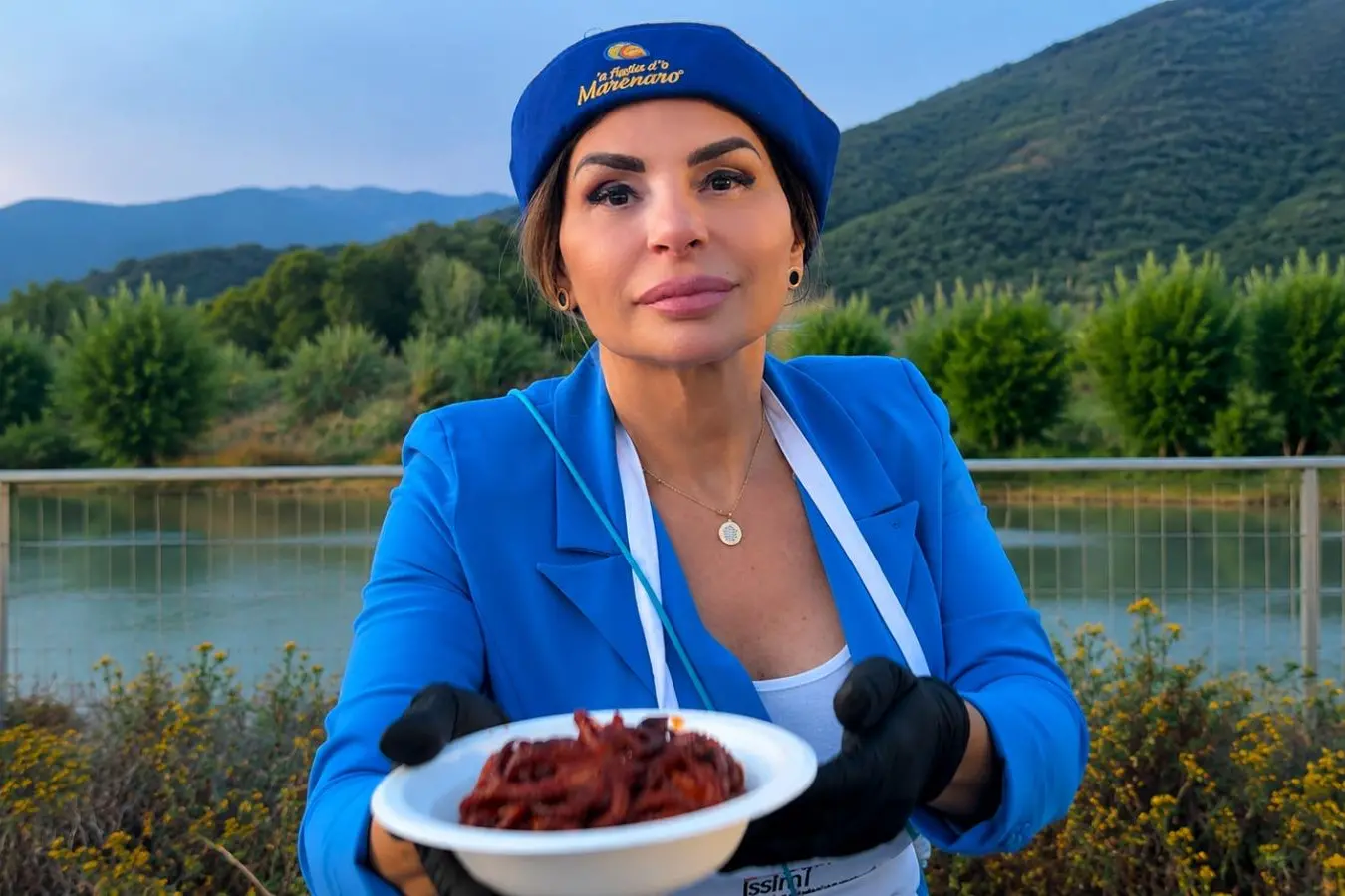 ’A Figlia d’ ’o Marenaro al secolo Assunta Pacifico, ristoratrice napoletana e fenomeno social (foto concessa)