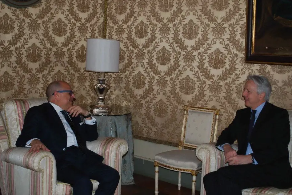 Il Prefetto Alessio Giuffrida con l'ambasciatore a Roma del Regno Unito