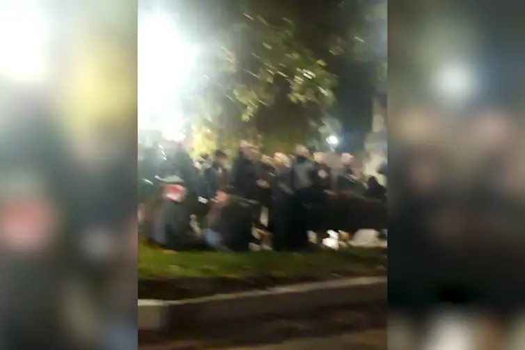 Assembramenti in piazza (foto Deidda)