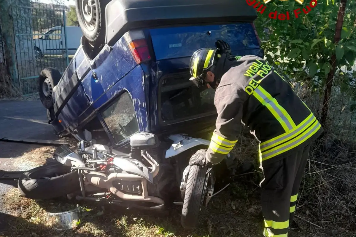 L'incidente (foto Vigili del fuoco)
