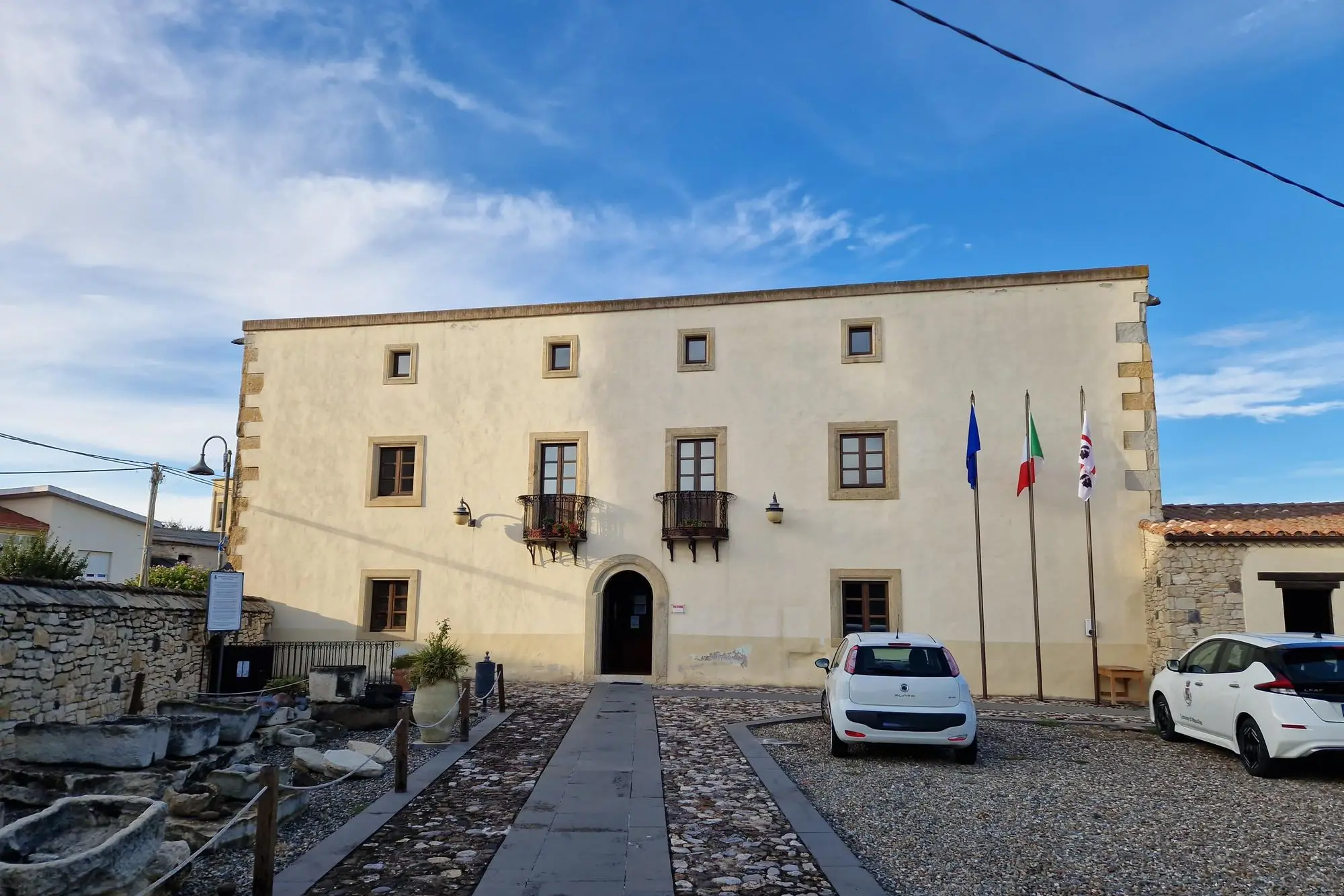 Il municipio di Masullas (foto concessa)