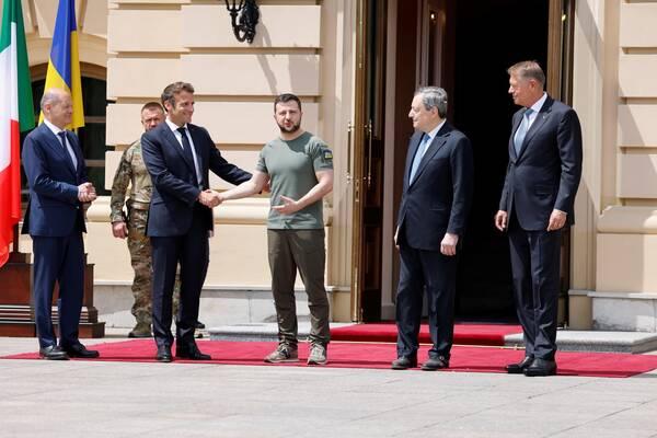 La visita in Ucraina di Macron, Scholz e Draghi (foto Ansa/Epa)