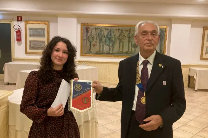 Laura Carta con il presidente del Rotary (foto Pala)