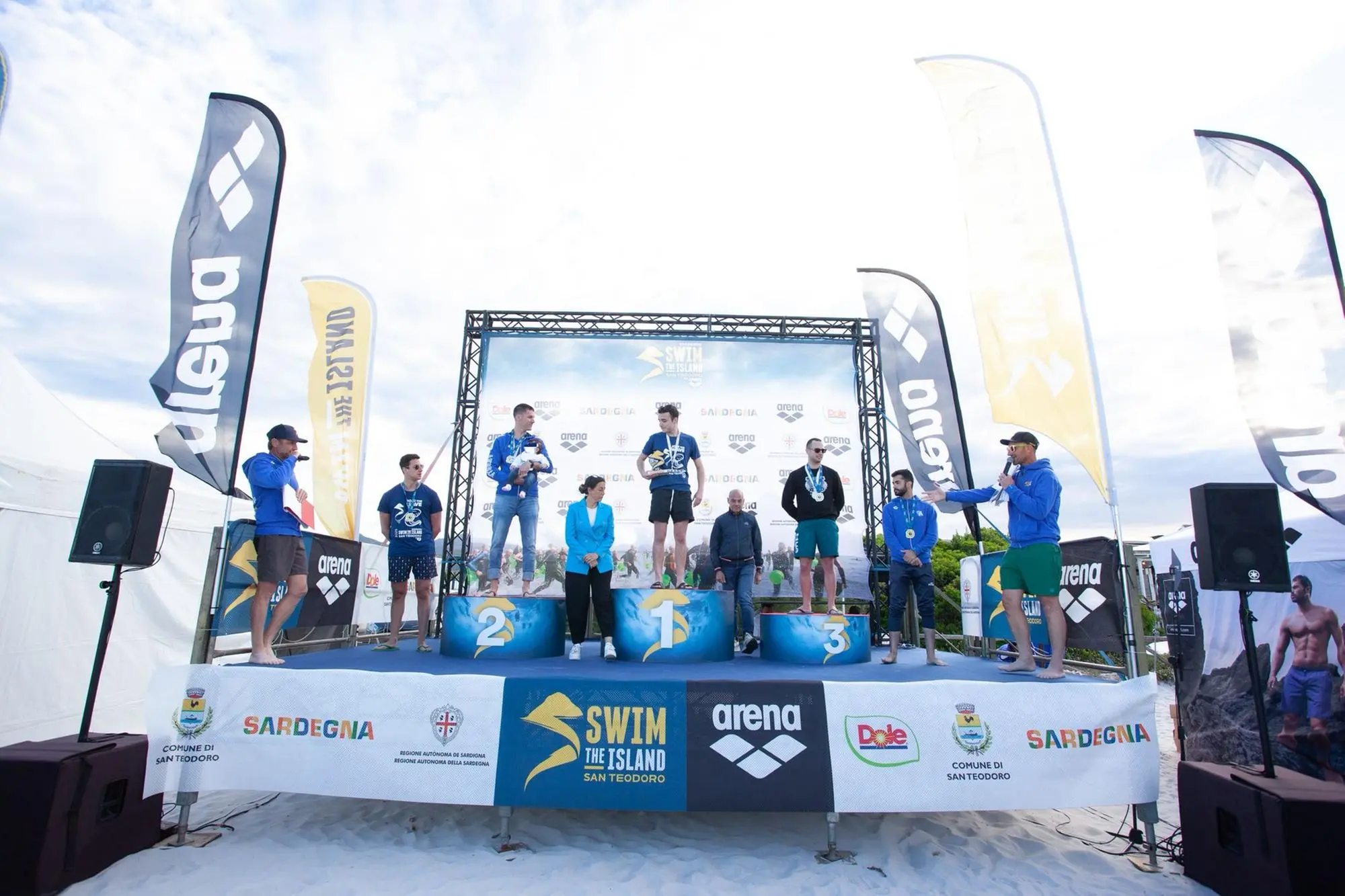 Il podio della SwimTheIsland Sardegna (foto Gianluca Seazzu)