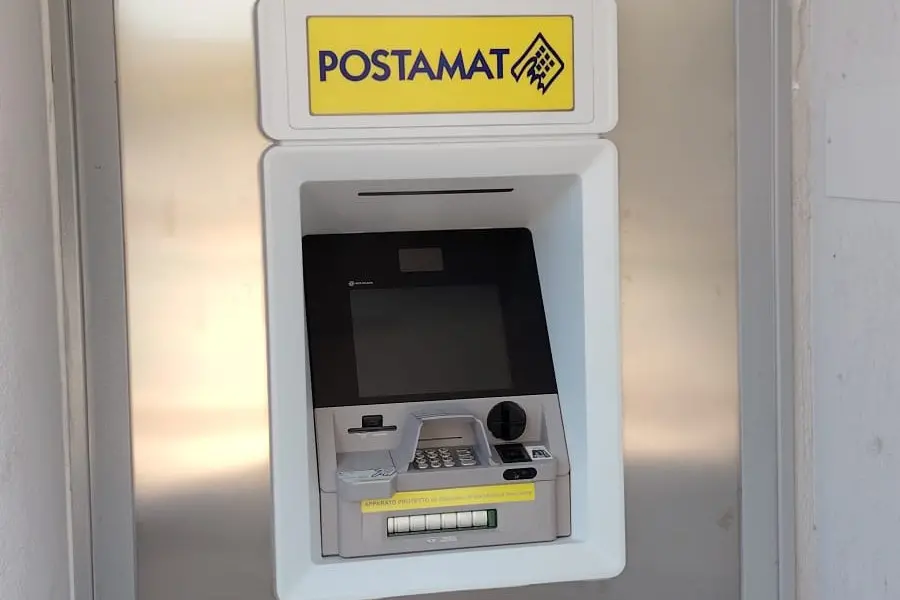 Il nuovo Postamat di Villaurbana (foto concessa)