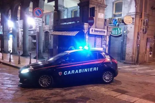 Carabinieri alla Marina di Cagliari (Ansa)