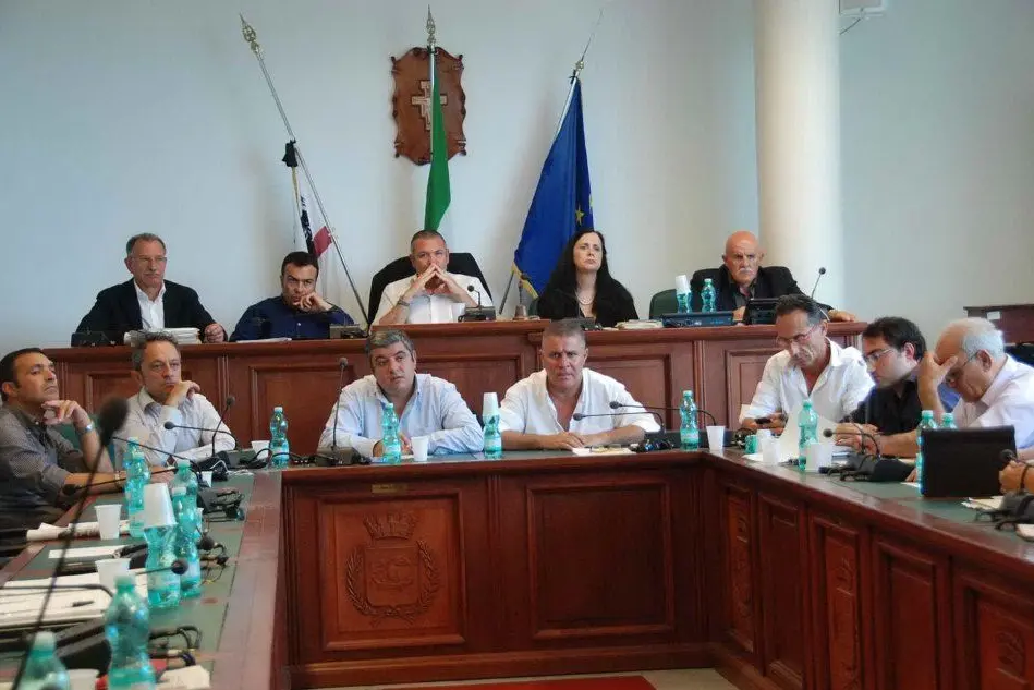 L'ultima seduta del consiglio provinciale di Olbia