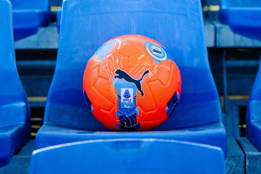 Il Cagliari conosce il nuovo pallone della Serie A: farà il debutto contro il Genoa