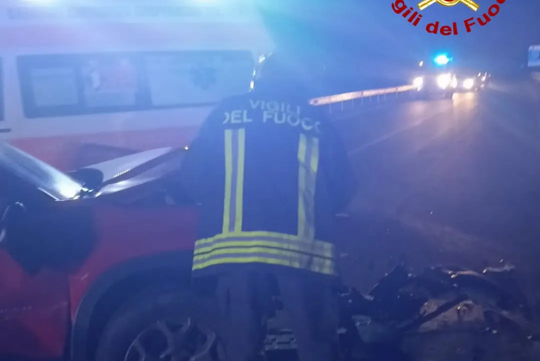 L'incidente sulla 389 a Fonni (foto Vvf)