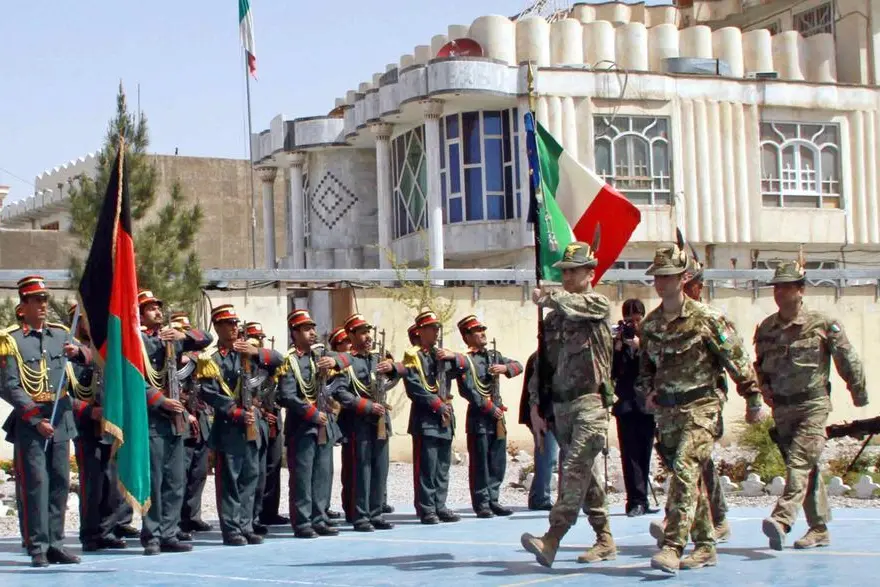 Soldati italiani in Afghanistan nel 2011 (Ansa)