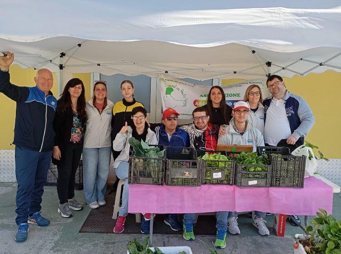 Dal seme al mercatino: i “Ragazzi dal pollice verde” raccolgono i frutti di un progetto inclusivo