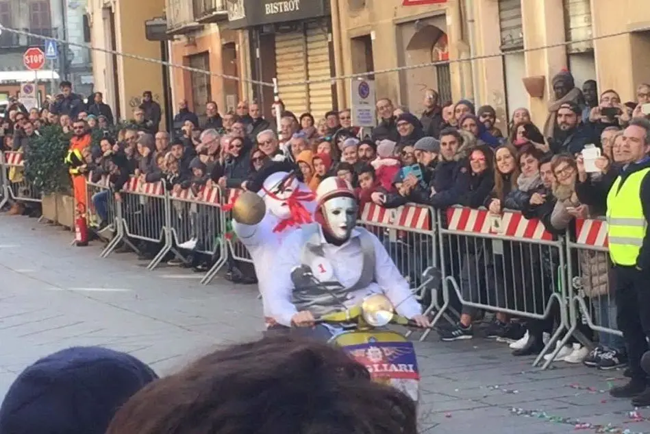 La discesa di una Vespa