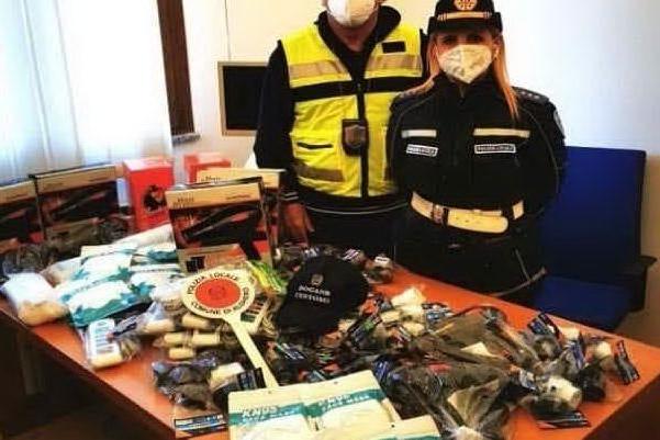 Alghero, mette in vendita centinaia di mascherine non omologate: negoziante nei guai
