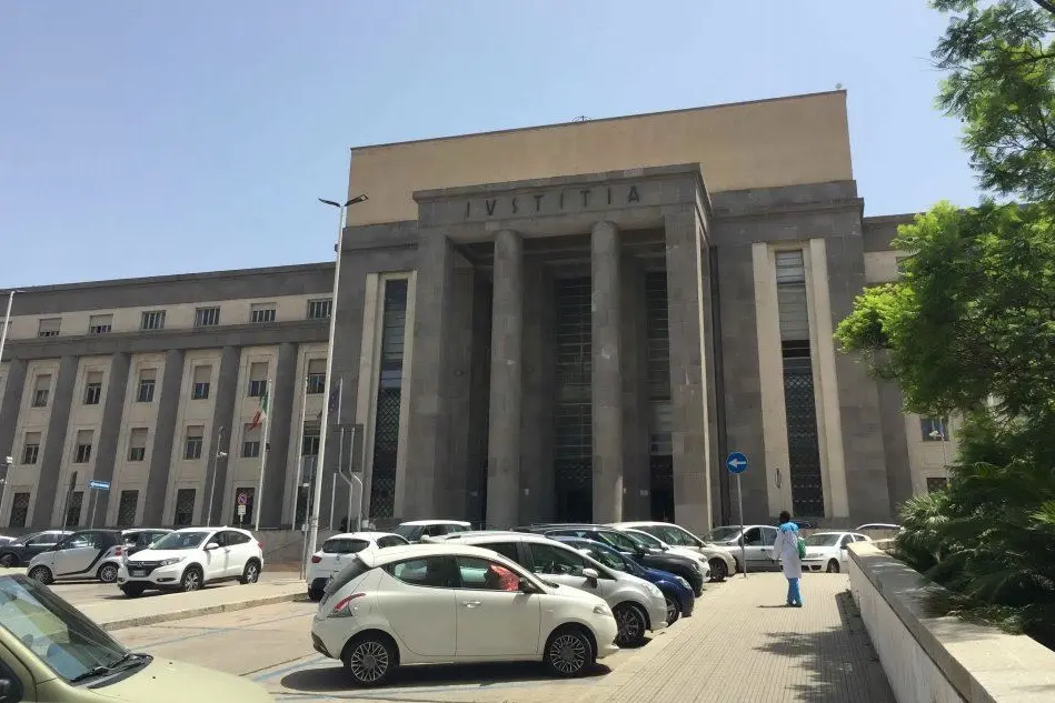 Palazzo di giustizia a Cagliari (foto L'Unione Sarda)