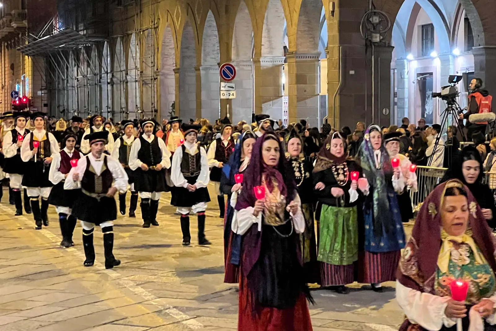 Cagliari, la processione di Sant'Efisio in via Roma
