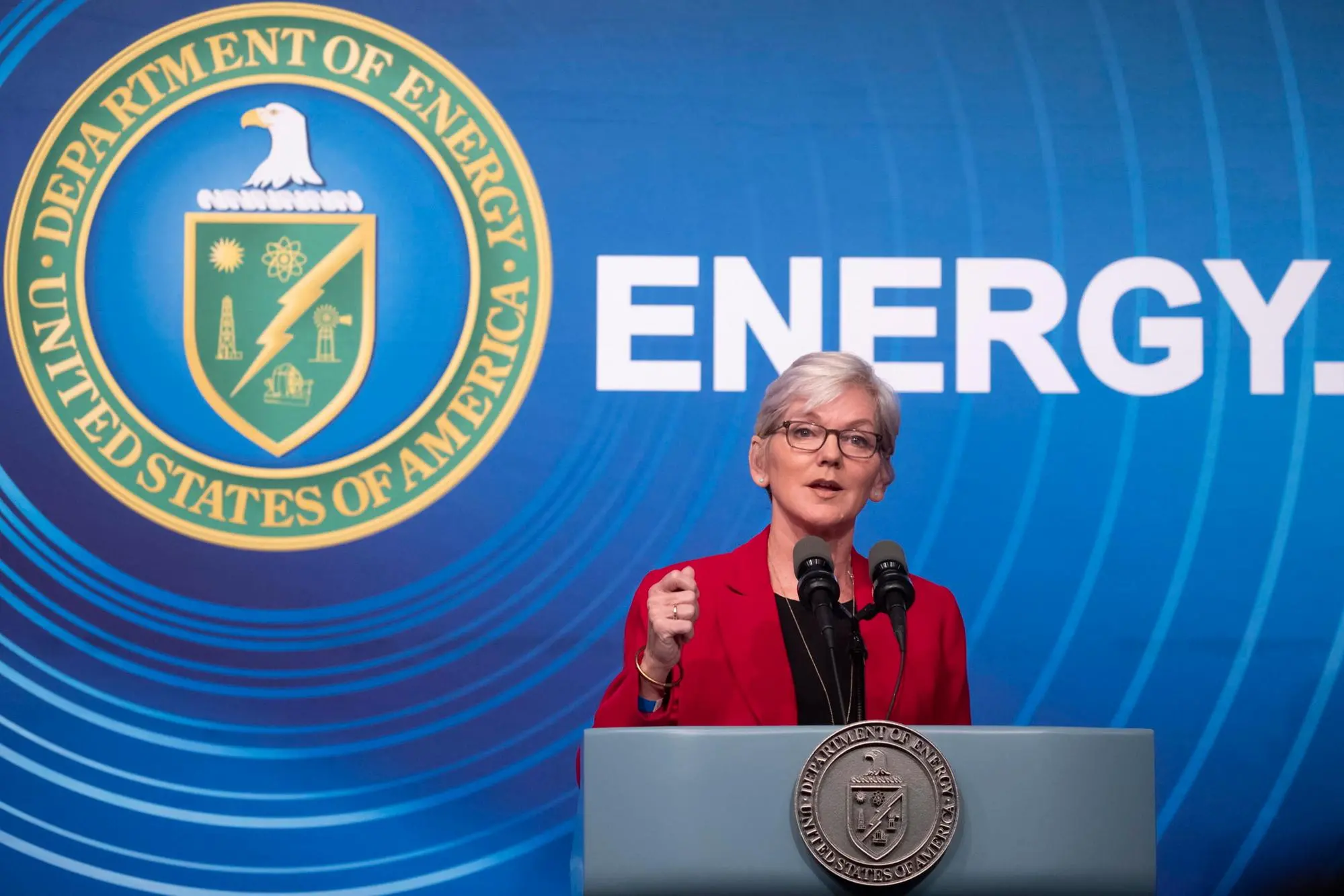 epa10363516 US Secretary of Energy Jennifer Granholm participates in the announcement of a major scientific breakthrough in fusion energy by researchers at National Nuclear Security Administration's (NNSA) Lawrence Livermore National Laboratory, at the Department of Energy in Washington, DC, USA, 13 December 2022. EPA/MICHAEL REYNOLDS