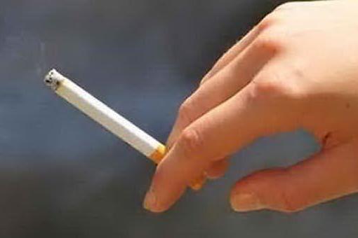 Si addormenta con la sigaretta accesa: Torino, 57enne muore nell'incendio