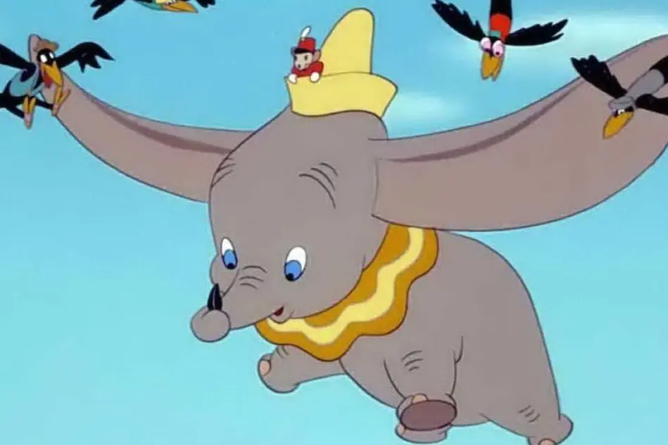 L'immagine contestata di Dumbo (foto da frame video @Disney)