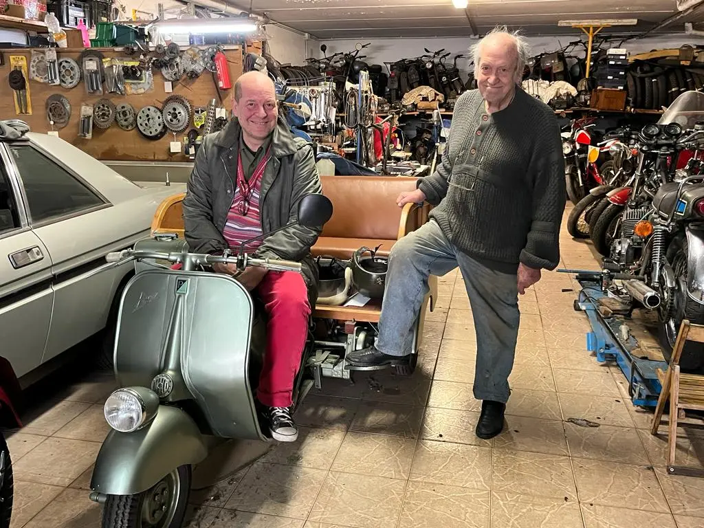Ernesto e Roberto Buoncompagni con il calessino Piaggio (foto Paolo Carta)
