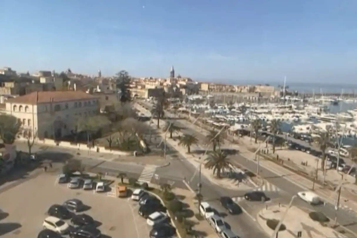 Il Piazzale della Pace e il porto di Alghero (foto Fiori)