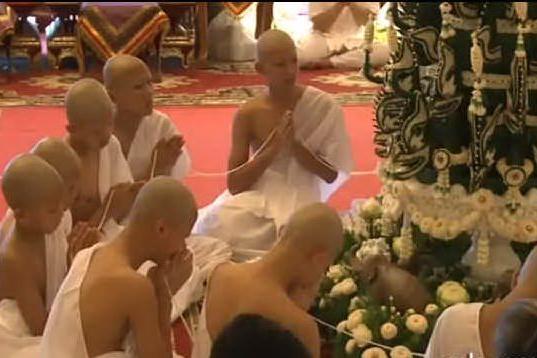 Thailandia, i ragazzi salvati dalla grotta diventano novizi buddisti
