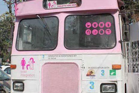 I bus dismessi diventano bagni ambulanti per sole donne