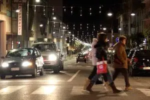 Uno scorcio notturno di Carbonia