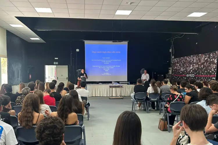 La lezione al Paglietti di Porto Torres (foto Pala)