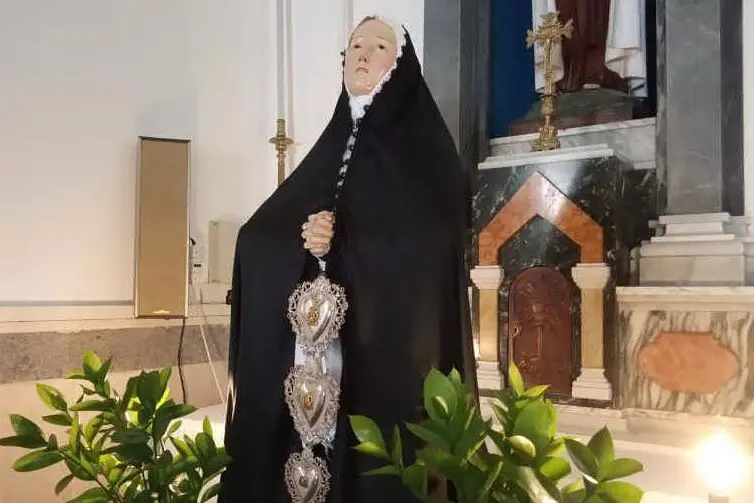 La Madonna nera con gli ex voto (foto L'Unione Sarda - Pala)