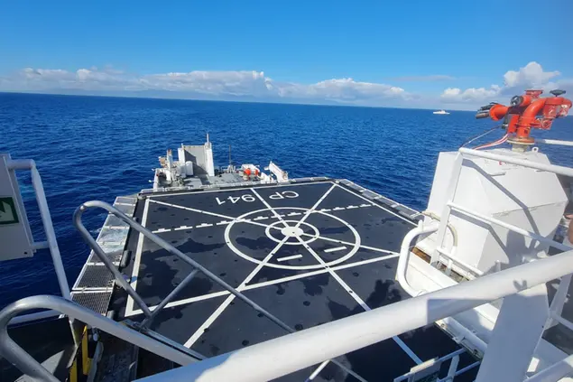 Aereo in mare e soccorsi al largo di Cagliari nell’esercitazione Squalo 2022 (foto L'Unione Sarda)