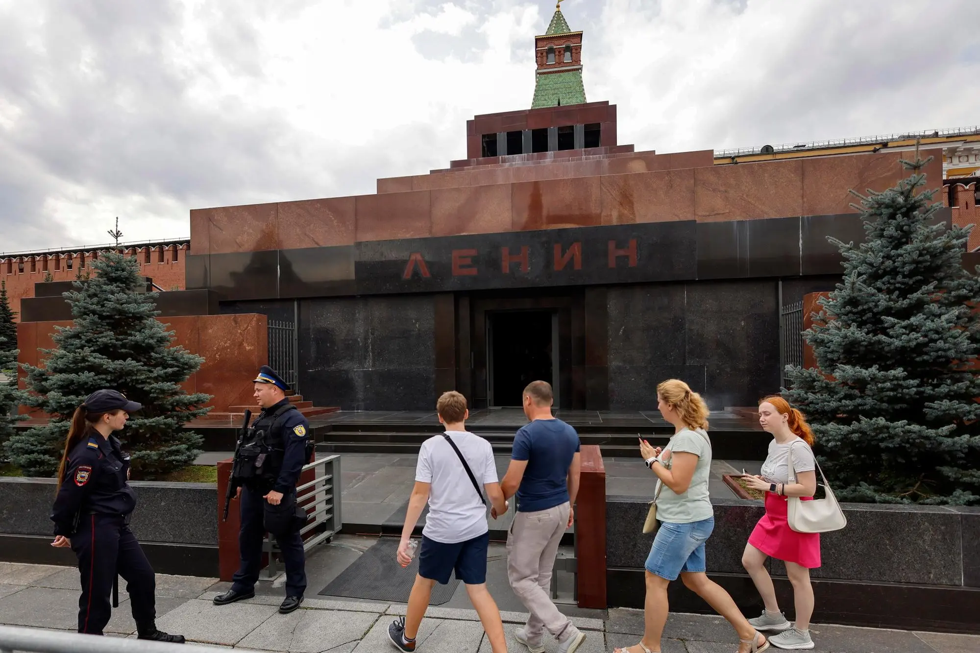 Turisti a Mosca (Ansa-Epa)