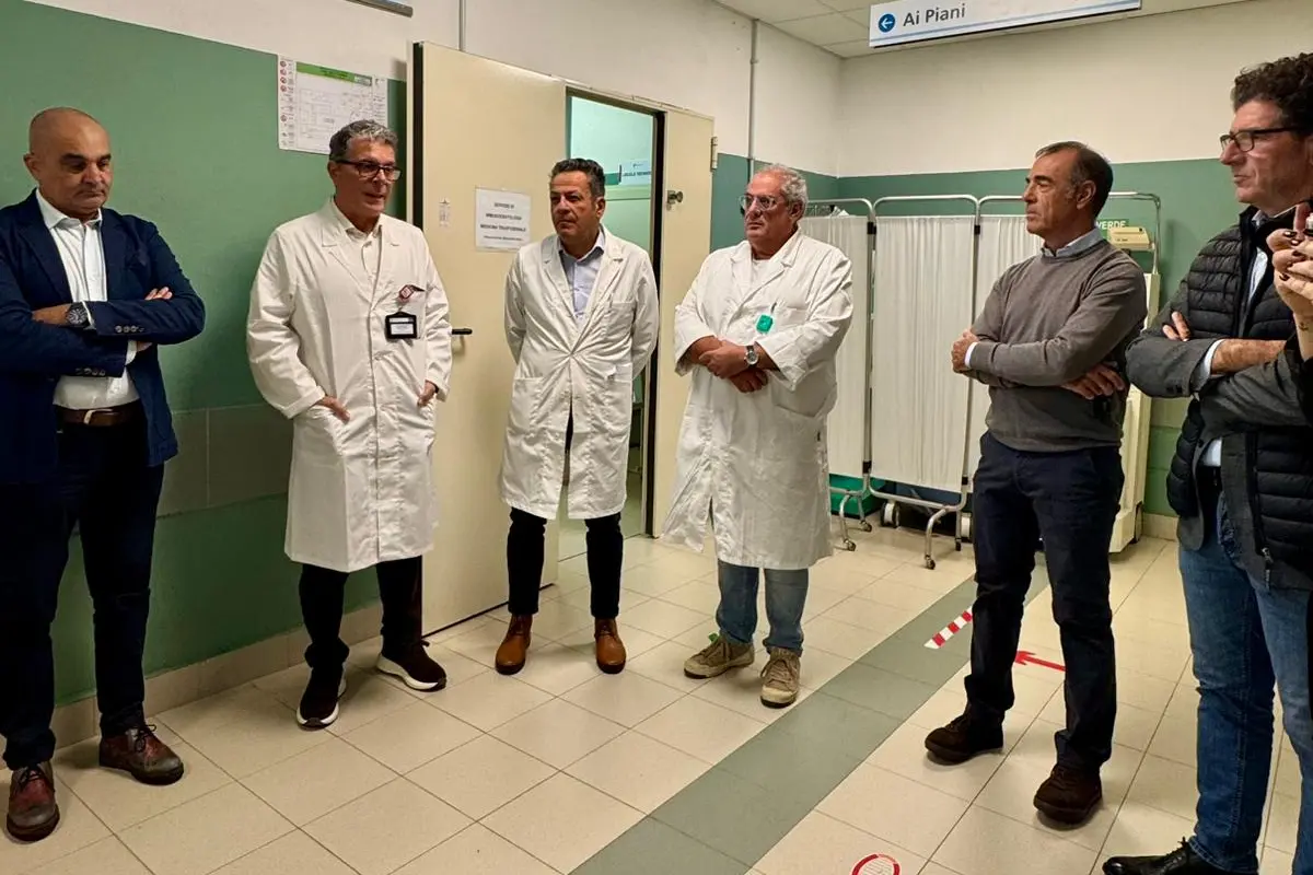 L'incontro all'ospedale Civile tra il presidente dello Yacht Club Alghero e i medici del presidio