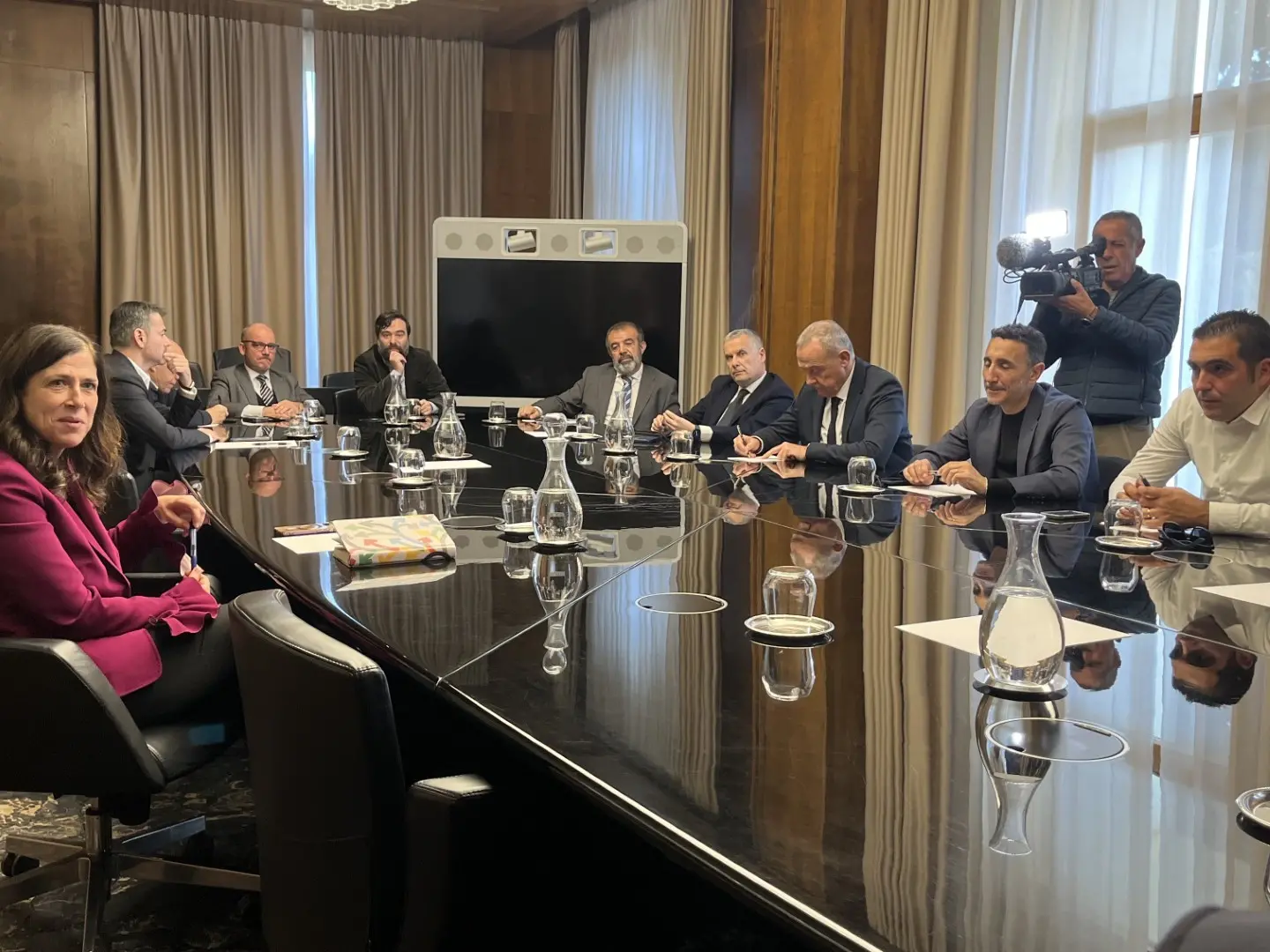 Coordinatori del Campo largo riuniti con Alessandra Todde a Villa Devoto in uno degli ultimi vertici di maggioranza (L'Unione Sarda)