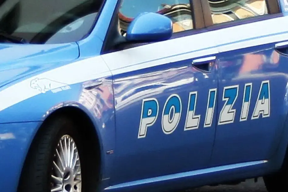 Un'auto della polizia (L'Unione Sarda)
