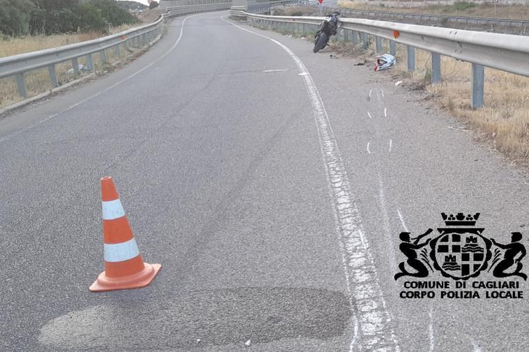 I rilievi sul luogo dell'incidente a Cagliari (foto Polizia municipale)