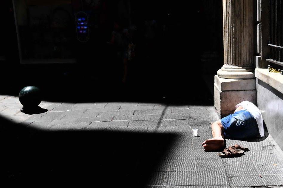 L'allarme Istat: &quot;In Italia 18 milioni di persone a rischio povertà&quot;