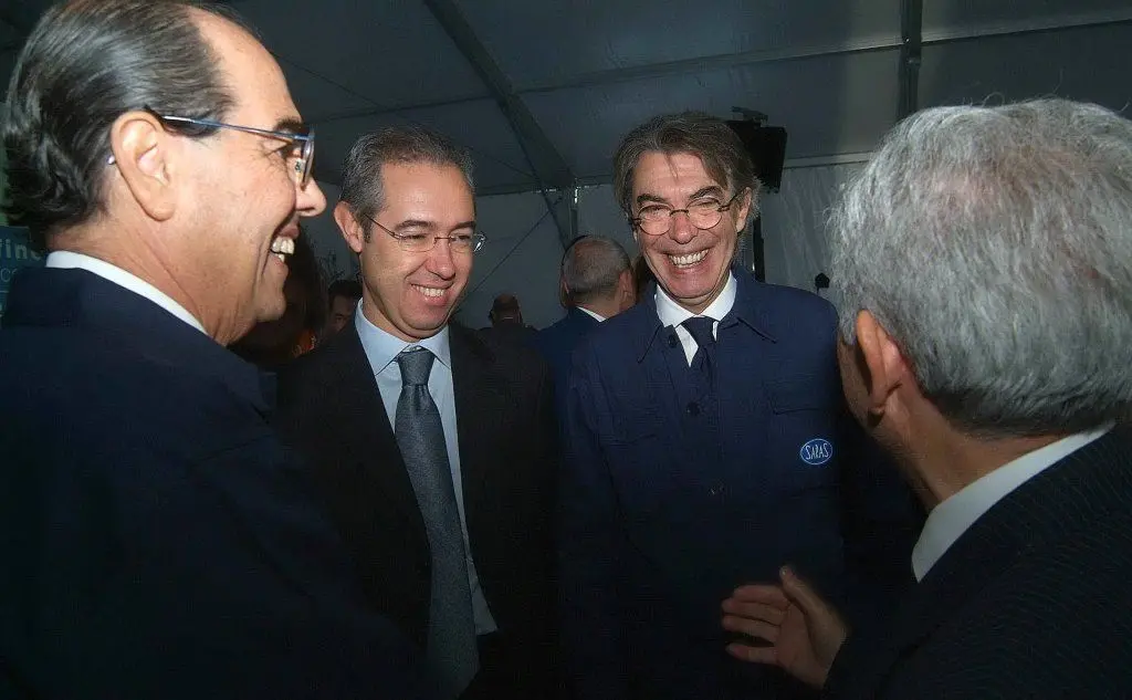 I fratelli Gian Marco (a sinistra) e Massimo Moratti con il sindaco di Sarroch Tore Mattana